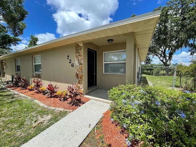 Building Photo - 726 Zella Ln