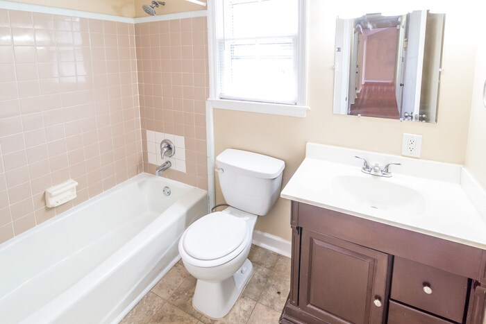 Building Photo - 306 Gippy Dr