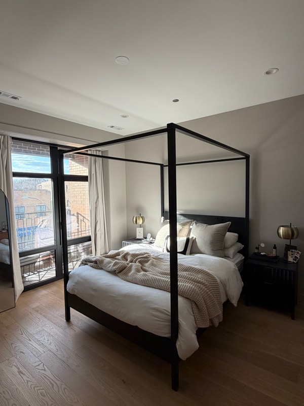 Building Photo - 1335 N Western Ave