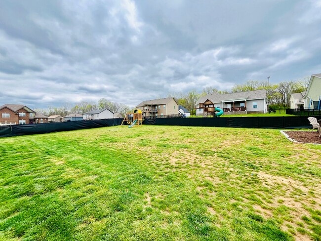 Building Photo - Georgous Large Open Floor Plan Home with Easy Commute to Nashville