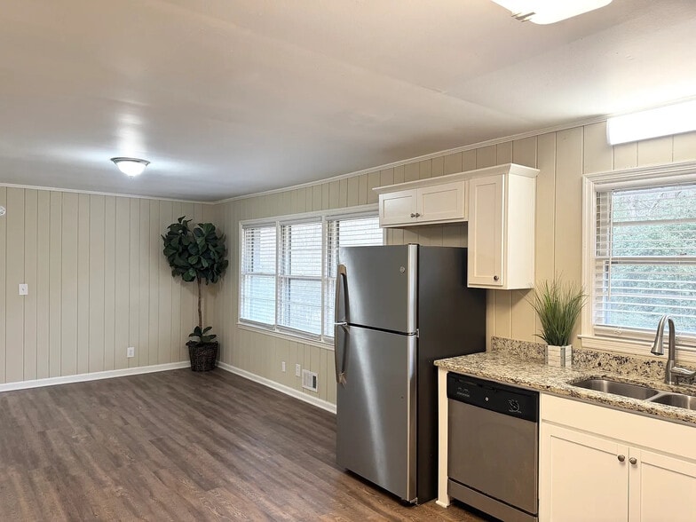 Building Photo - Room in House on Union Rd SW