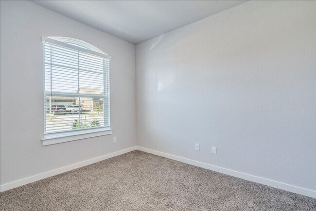 Building Photo - Amazing home ready to move in!