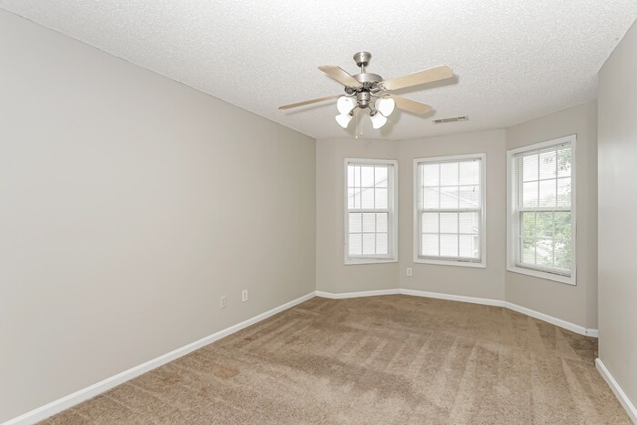 Building Photo - 6427 Olmadison Ln