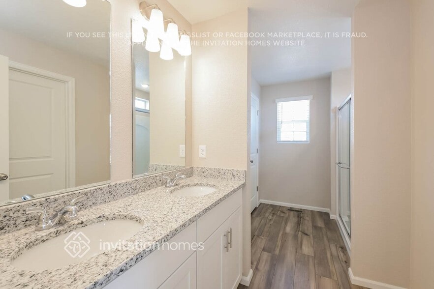 Building Photo - 3374 Pearwood Dr