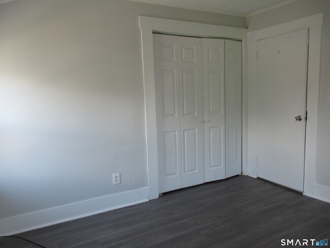 Building Photo - 81 Jetland St