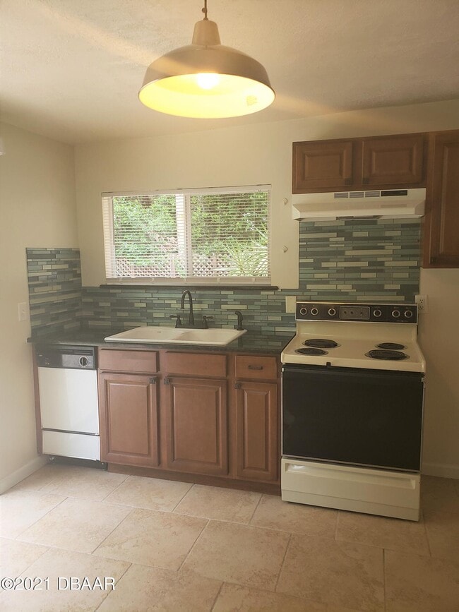 Building Photo - 135 Highland Ave