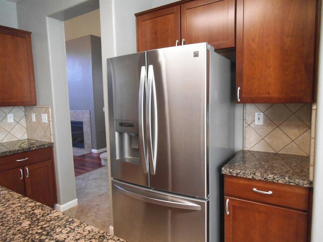 Building Photo - 887 Lemieux Ln