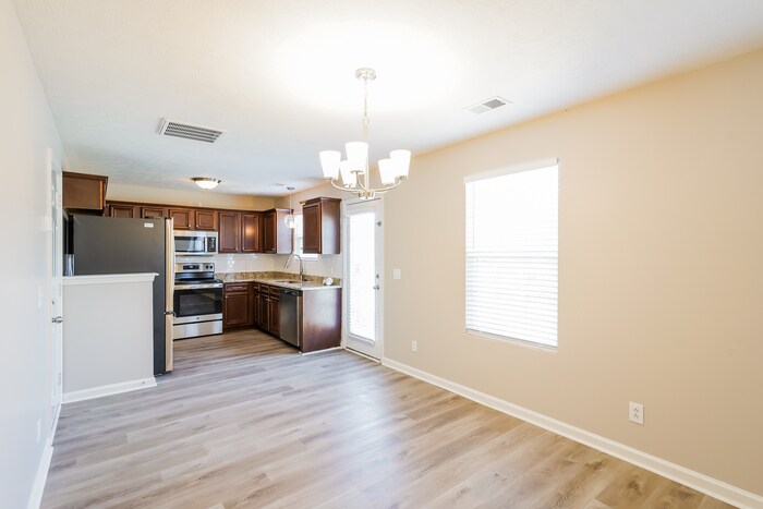 Building Photo - 347 Golfview Ln