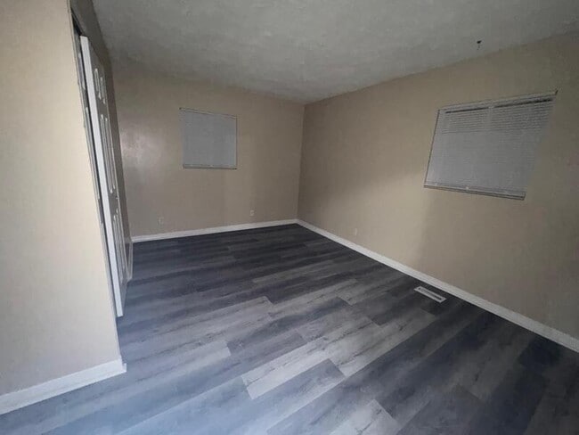 Building Photo - 9507 E 39th Pl