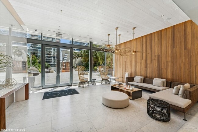 Building Photo - 88 SW 7th St