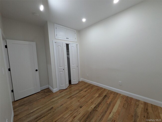 Building Photo - 104-44 42nd Ave