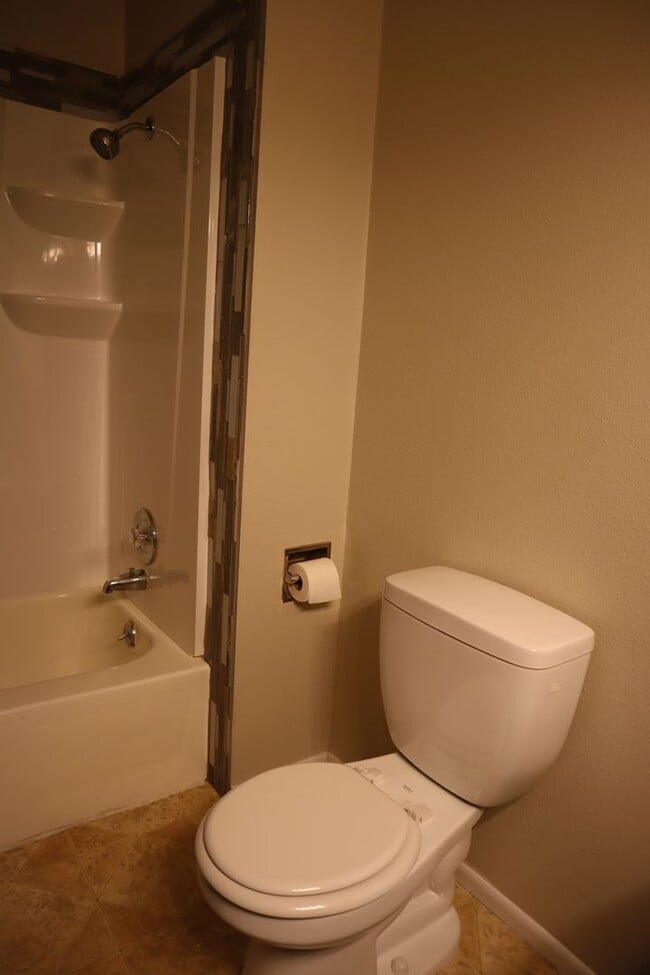 Building Photo - Duplex in Post Falls