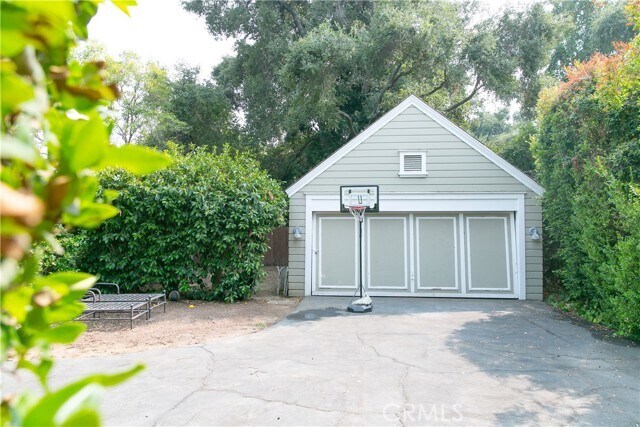 Building Photo - 740 Pinehurst Dr