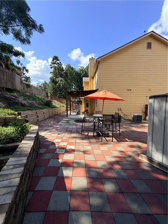 Building Photo - 2118 Newbury Oaks Dr
