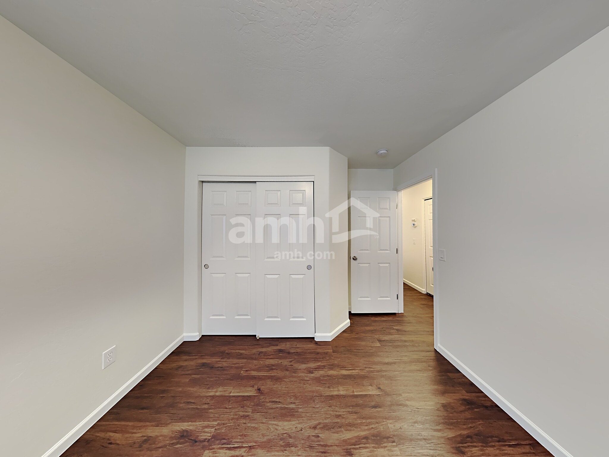 Building Photo - 8745 E Lindner Ave