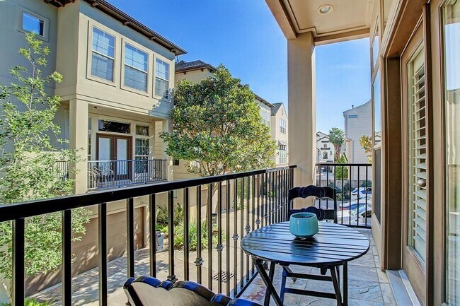 Building Photo - 246 Detering St