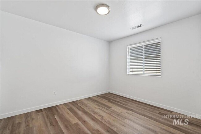 Building Photo - 3023 W Silver River St