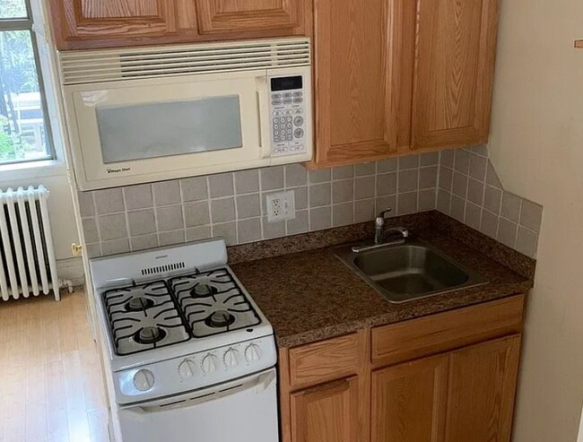 Building Photo - 313 S 18th St