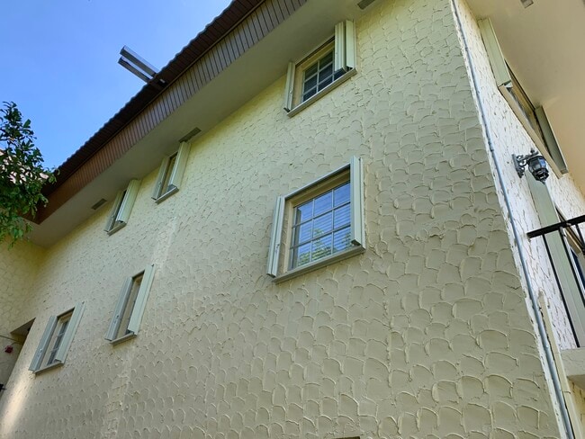 Building Photo - 8650 SW 109th Ave