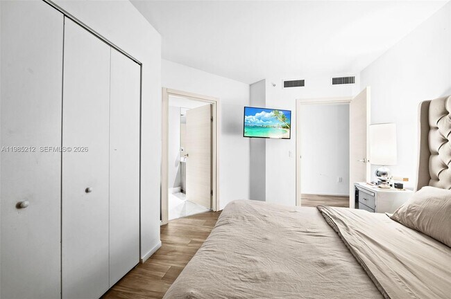 Building Photo - 801 S Miami Ave