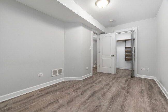 Building Photo - 3255 W Leland Ave