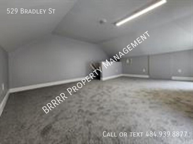 Building Photo - 529 Bradley St