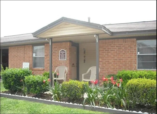 Building Photo - 516 Laredo St