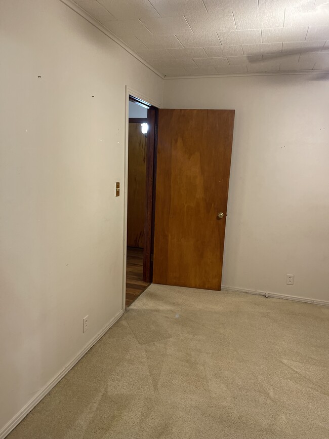 Building Photo - 200 Sunset Dr