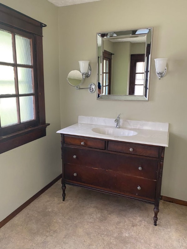 Building Photo - 127 Iroquois Ave