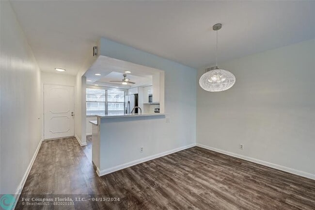 Building Photo - 4401 Martinique Ct