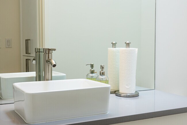 Building Photo - 507 S Park Dr