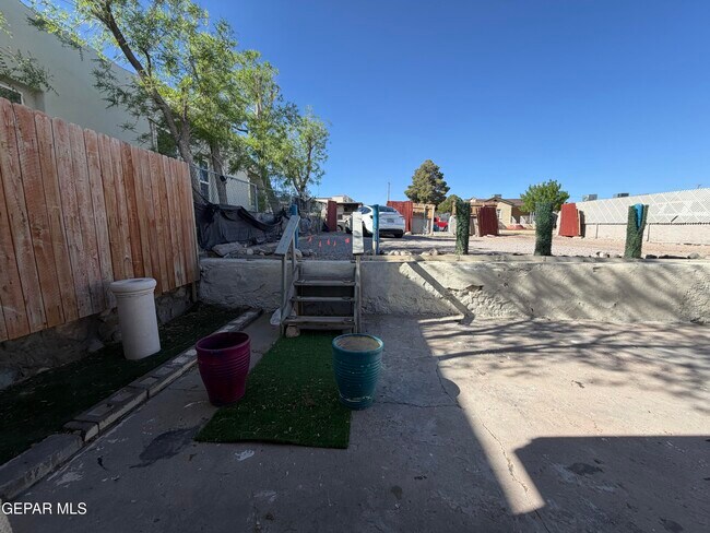 Building Photo - 2618 Idalia Ave