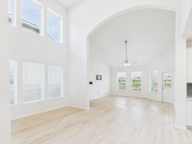 Building Photo - Santa Rita  Beauty