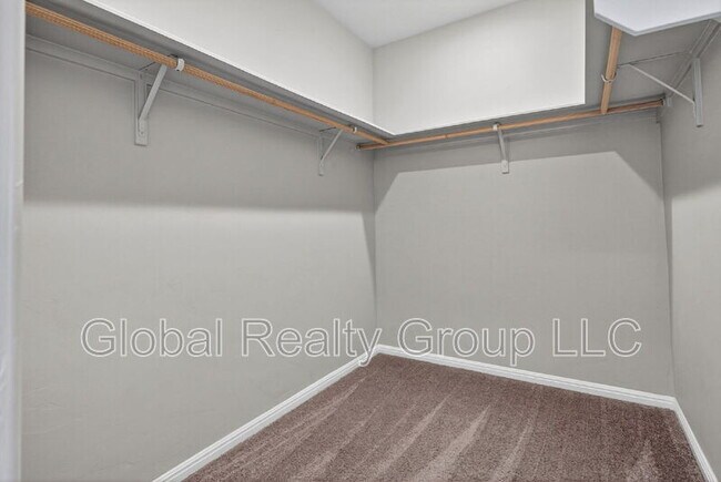 Building Photo - 13015 Red Elks Lks