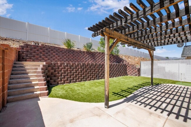 Building Photo - 146 S 1930 W