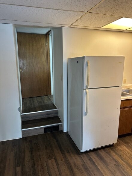 Building Photo - 305 W Railroad St