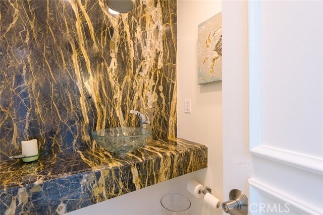 Building Photo - 3322 Via Lido