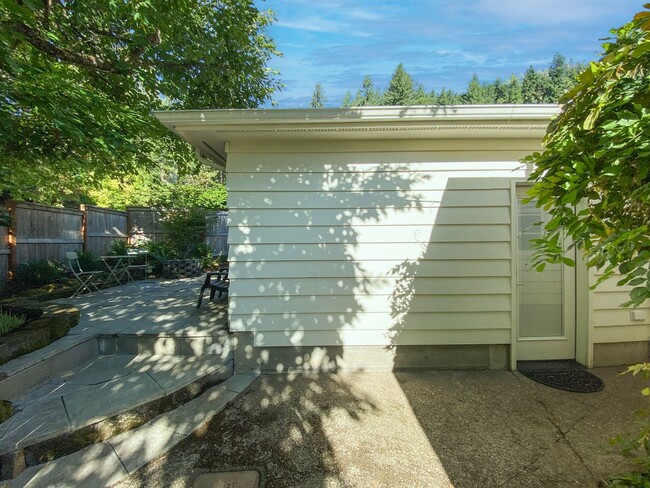 Building Photo - Charming Single Family Home in Multnomah