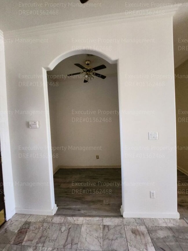 Building Photo - 4 bedroom 3 FULL bath/ 3 CAR Garage.. 2418...