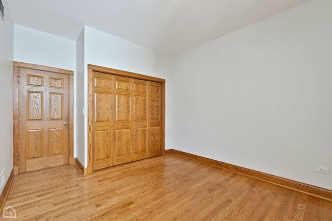 Building Photo - 4544 N Western Ave