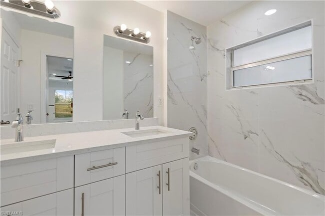 Building Photo - 732 Asher St E