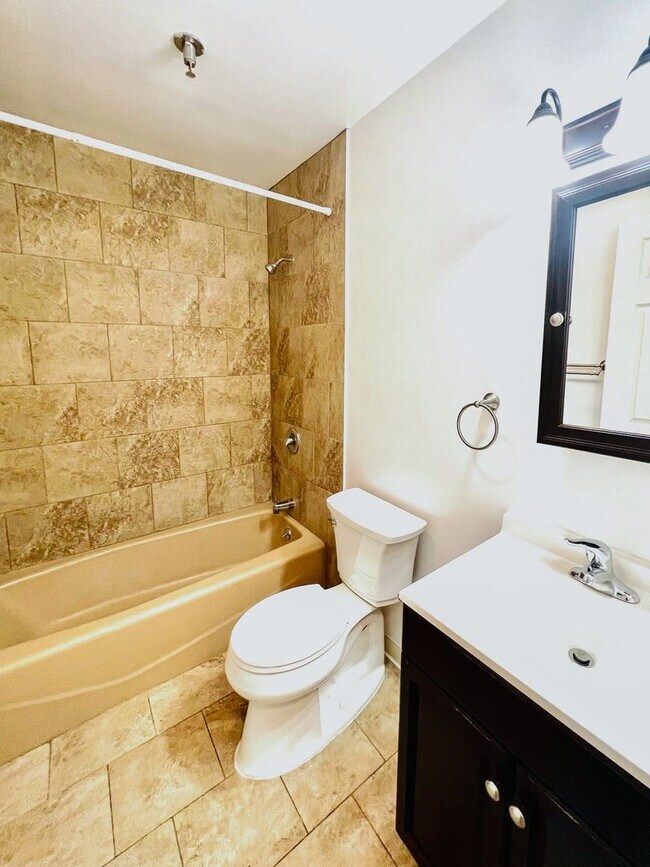 Building Photo - 37 S Williams St