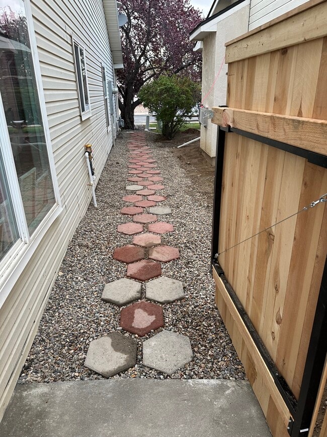 Building Photo - 2441 Roan Ridge Rd