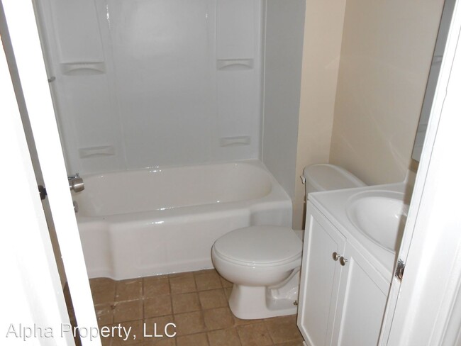 Building Photo - 2 br, 1.5 bath House - 5 Gallon St