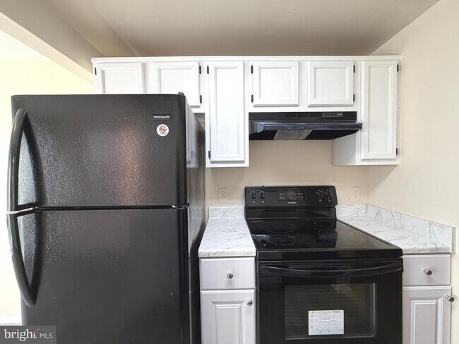 Building Photo - 18131 Chalet Dr