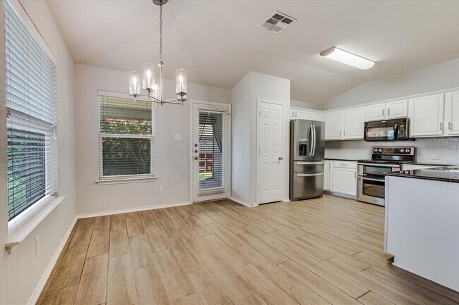 Building Photo - 1213 Hensley Dr