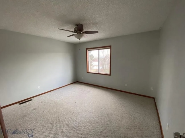 Building Photo - Spacious 4 Bedroom Belgrade Home