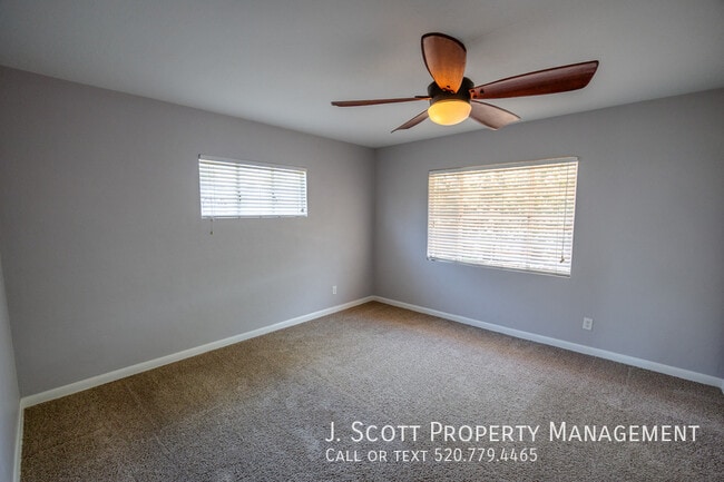 Building Photo - 723 W Cactus Wren Dr