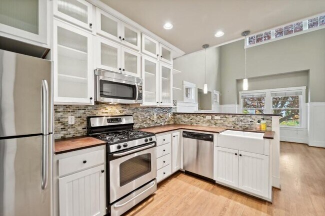 Building Photo - 2 bedroom in Seattle WA 98122