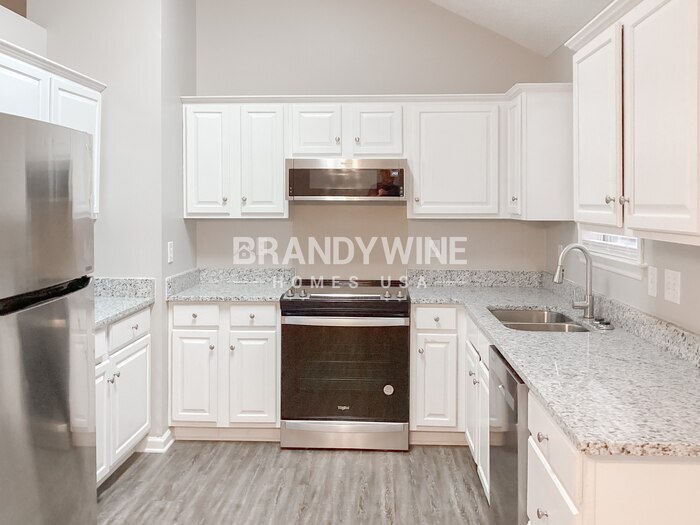 Building Photo - 2218 Pleasant Dale Dr